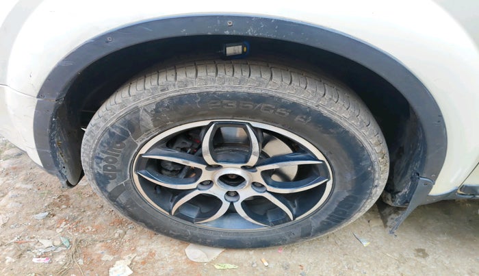 2014 Mahindra XUV500 W6, Diesel, Manual, 1,12,757 km, tyre