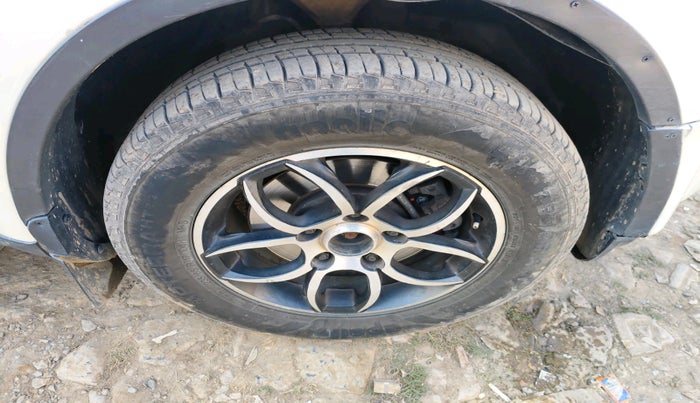 2014 Mahindra XUV500 W6, Diesel, Manual, 1,12,757 km, tyre