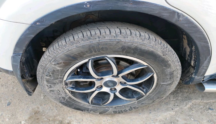 2014 Mahindra XUV500 W6, Diesel, Manual, 1,12,757 km, tyre