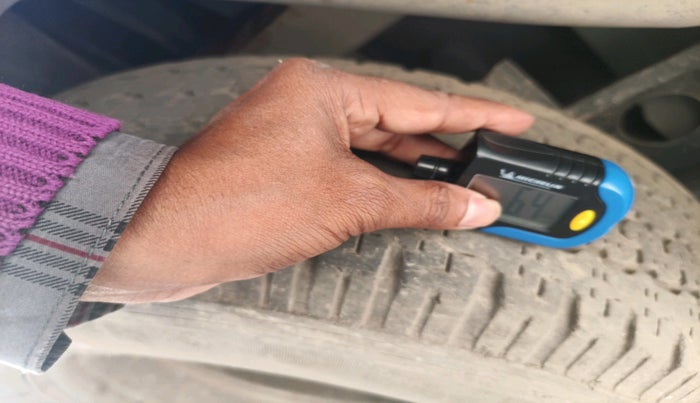 2017 Tata Safari Storme 2.2 VX 4X4, Diesel, Manual, 1,40,823 km, tyre