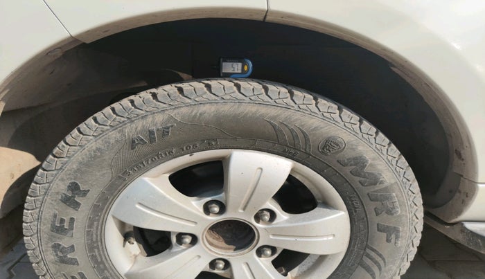 2017 Tata Safari Storme 2.2 VX 4X4, Diesel, Manual, 1,40,823 km, tyre