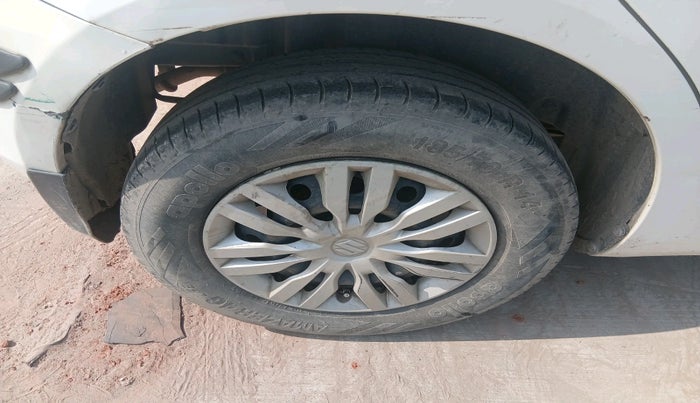 2015 Maruti Swift VXI, CNG, Manual, 1,16,660 km, tyre