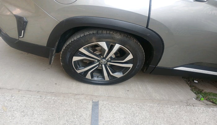 2024 MG HECTOR PLUS  Select Pro 2.0 7 STR, Diesel, Manual, 32,062 km, tyre