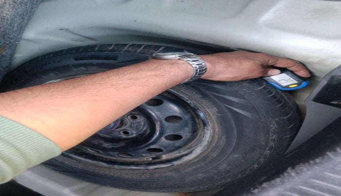 2021 Maruti Swift VXI, Petrol, Manual, 52,186 km, tyre