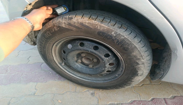 2021 Maruti Swift VXI, Petrol, Manual, 52,186 km, tyre