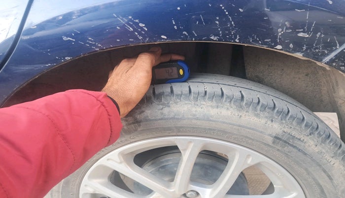 2023 Maruti Swift ZXI CNG, Petrol, Manual, 37,109 km, tyre