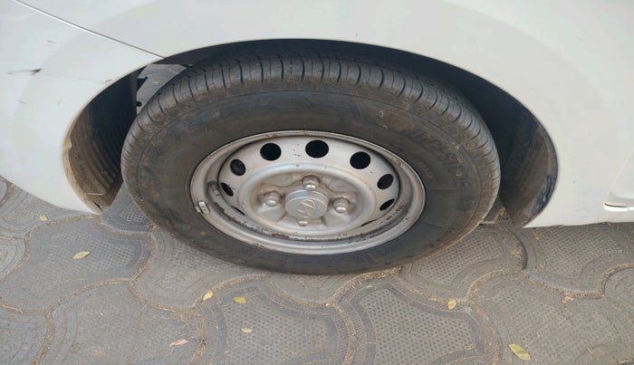 2017 Hyundai Eon ERA +, Petrol, Manual, 57,053 km, tyre