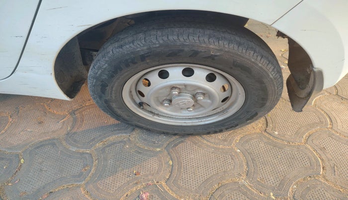 2017 Hyundai Eon ERA +, Petrol, Manual, 57,053 km, tyre