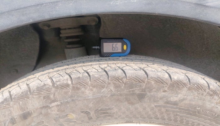 2016 Hyundai Creta S PLUS 1.4 DIESEL, Diesel, Manual, 1,65,501 km, tyre