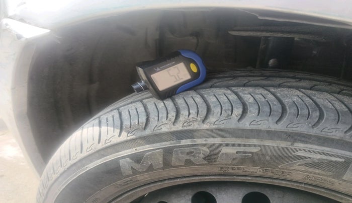 2012 Toyota Etios Liva GD, Diesel, Manual, 4,20,550 km, tyre