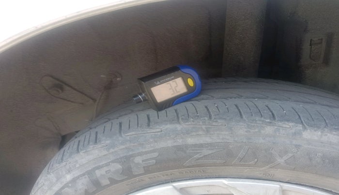 2012 Toyota Etios Liva GD, Diesel, Manual, 4,20,550 km, tyre