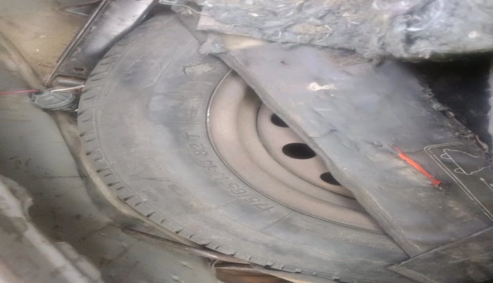 2012 Toyota Etios Liva GD, Diesel, Manual, 4,20,550 km, tyre