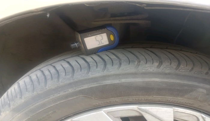 2012 Toyota Etios Liva GD, Diesel, Manual, 4,20,550 km, tyre