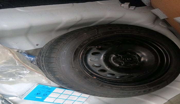 2014 Hyundai Xcent S 1.2, Petrol, Manual, 42,938 km, tyre