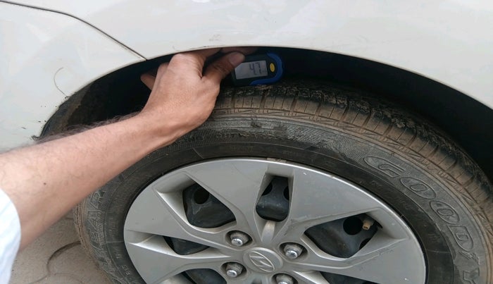 2014 Hyundai Xcent S 1.2, Petrol, Manual, 42,938 km, tyre