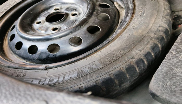 2015 Maruti Wagon R 1.0 VXI, Petrol, Manual, 1,32,124 km, tyre