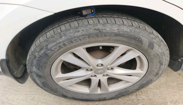 2012 Hyundai Santa Fe 4 WD, Diesel, Manual, 1,48,160 km, tyre