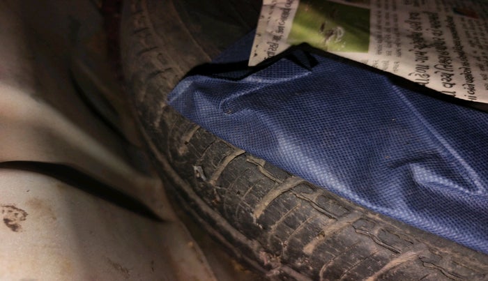 2016 Mahindra Kuv100 K4 PLUS 6 STR, Petrol, Manual, 75,747 km, tyre