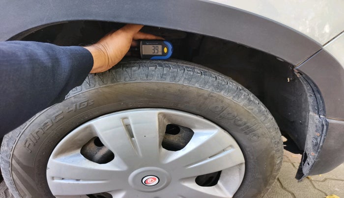 2016 Mahindra Kuv100 K4 PLUS 6 STR, Petrol, Manual, 75,747 km, tyre