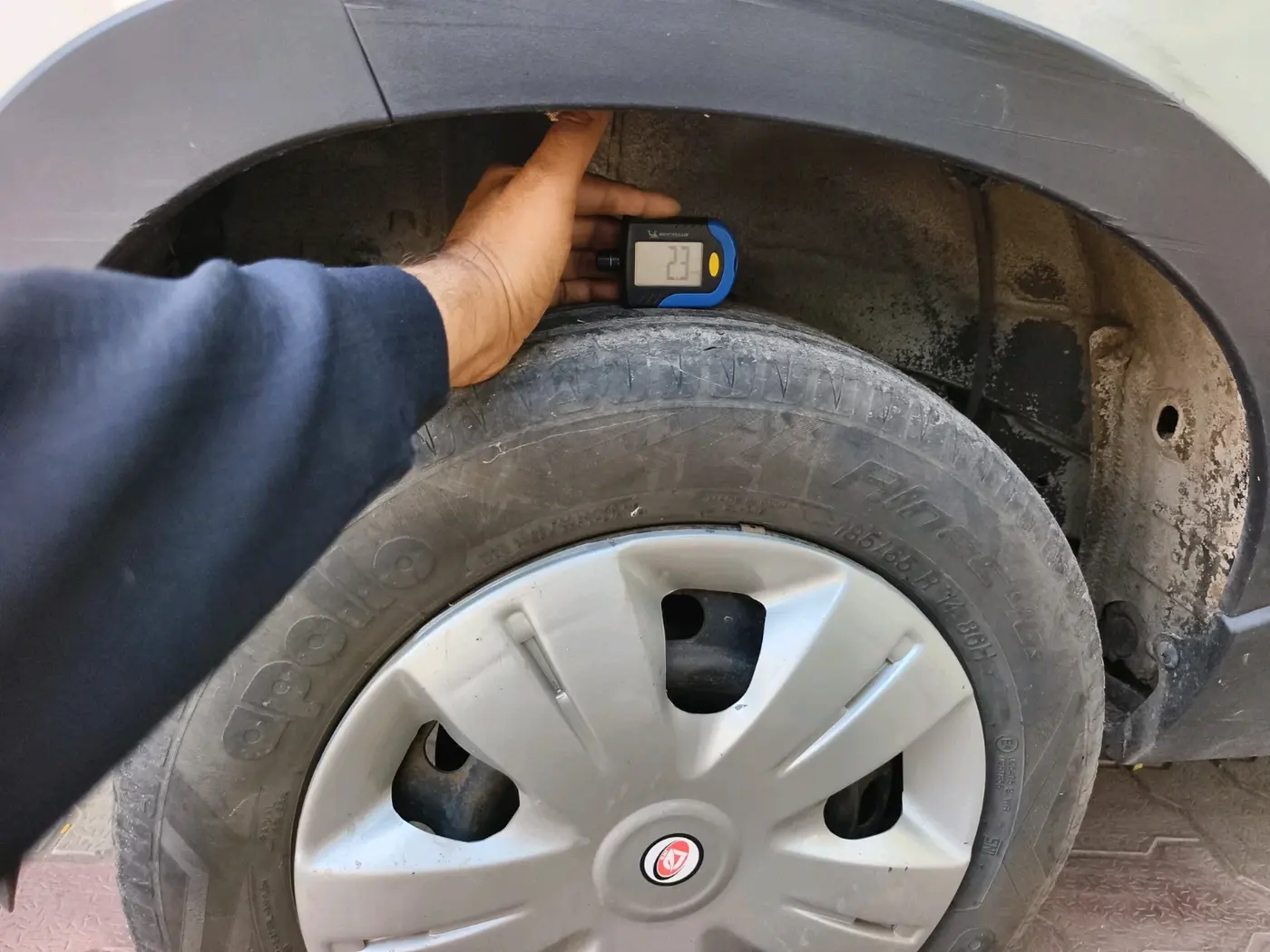 2016 Mahindra Kuv100 K4 PLUS 5 STR, Petrol, Manual, 76,740 km, tyre