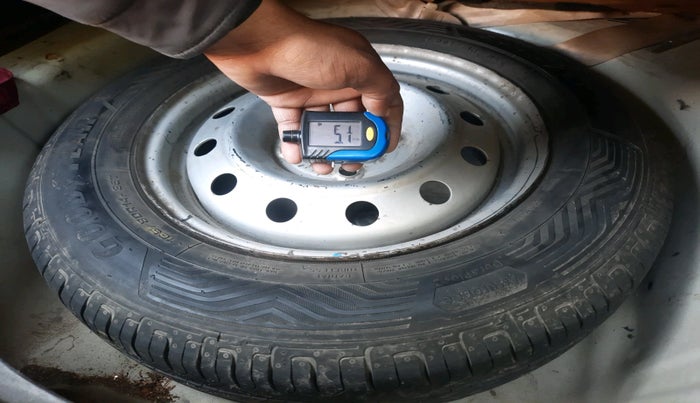 2012 Maruti Swift Dzire LXI, Petrol, Manual, 1,00,741 km, tyre