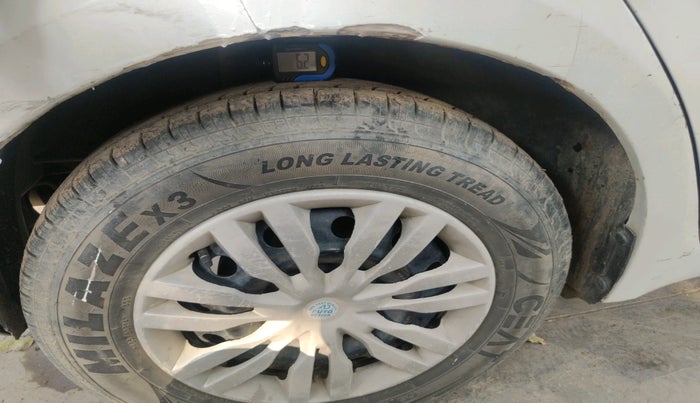 2011 Maruti Swift VXI, CNG, Manual, 2,08,795 km, tyre