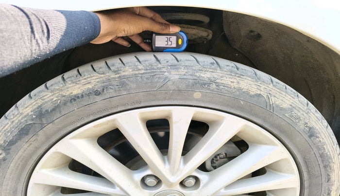 2018 Toyota Camry HYBRID, Hybrid, Automatic, 74,333 km, tyre