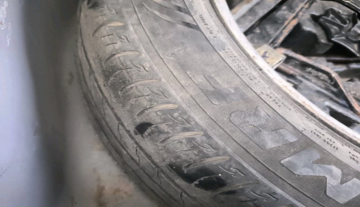 2012 Chevrolet Cruze LTZ AT, Diesel, Automatic, 1,62,122 km, tyre