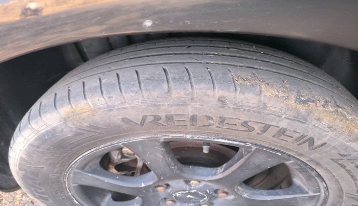 2012 Chevrolet Cruze LTZ AT, Diesel, Automatic, 1,62,122 km, tyre