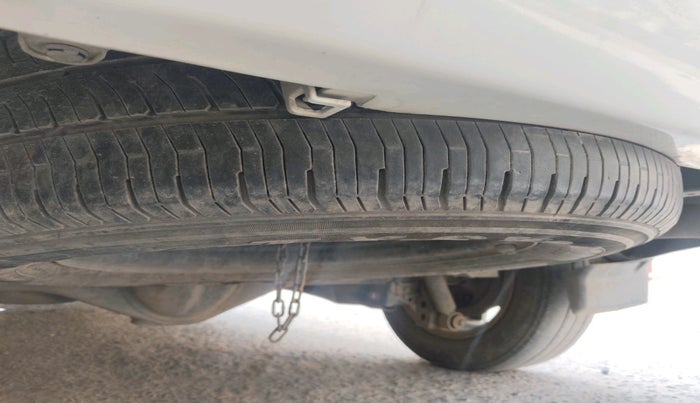 2022 Toyota Innova Crysta 2.4 VX 7 STR, Diesel, Manual, 1,01,917 km, tyre