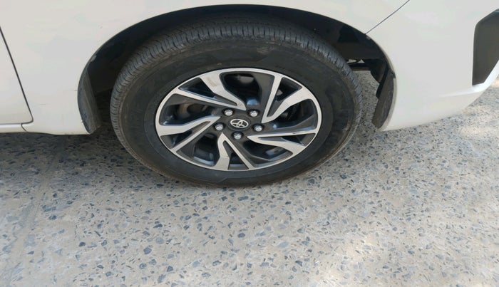 2022 Toyota Innova Crysta 2.4 VX 7 STR, Diesel, Manual, 1,01,917 km, tyre