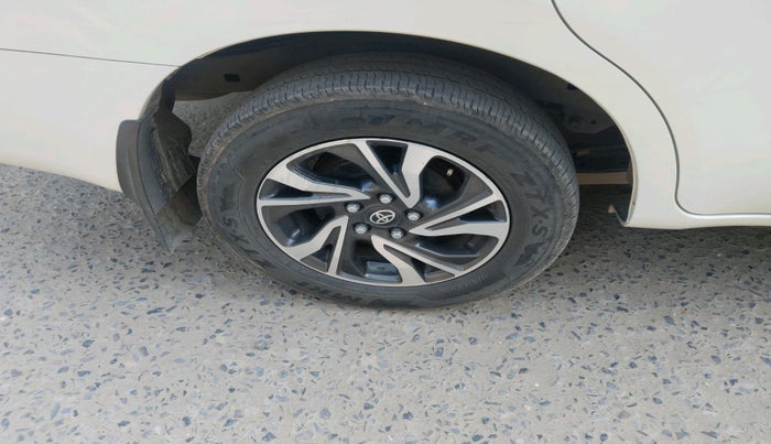 2022 Toyota Innova Crysta 2.4 VX 7 STR, Diesel, Manual, 1,01,917 km, tyre