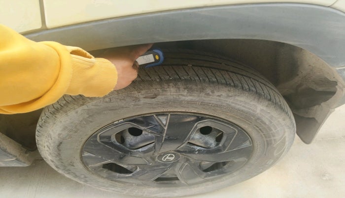 2024 Tata PUNCH ADVENTURE RHYTHM CNG, CNG, Manual, 21,848 km, tyre