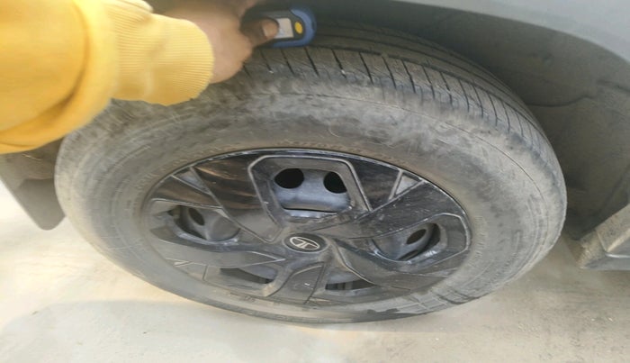 2024 Tata PUNCH ADVENTURE RHYTHM CNG, CNG, Manual, 21,848 km, tyre