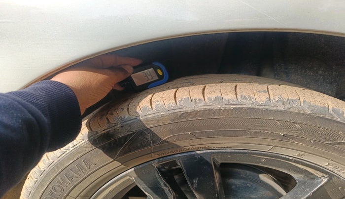 2021 Maruti Ertiga VXI CNG, CNG, Manual, 95,486 km, tyre