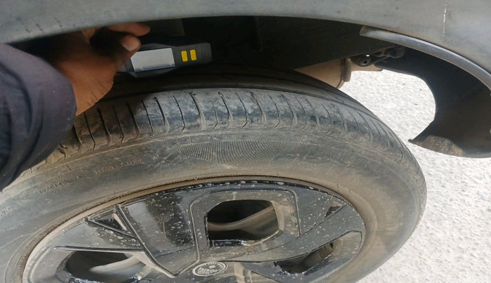 2022 Renault TRIBER RXZ, Petrol, Manual, 56,472 km, tyre