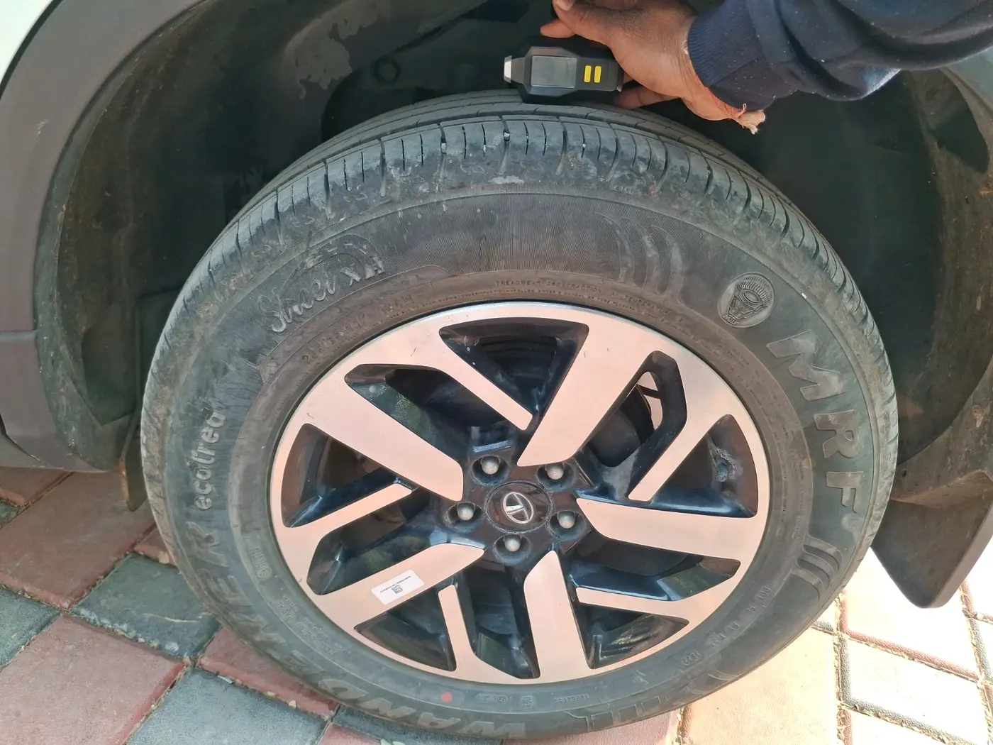 2022 Tata Harrier XZA PLUS 2.0L, Diesel, Automatic, 14,288 km, tyre