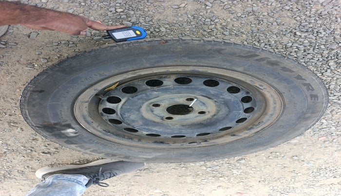 2014 Maruti Swift Dzire VDI, Diesel, Manual, 2,39,200 km, tyre