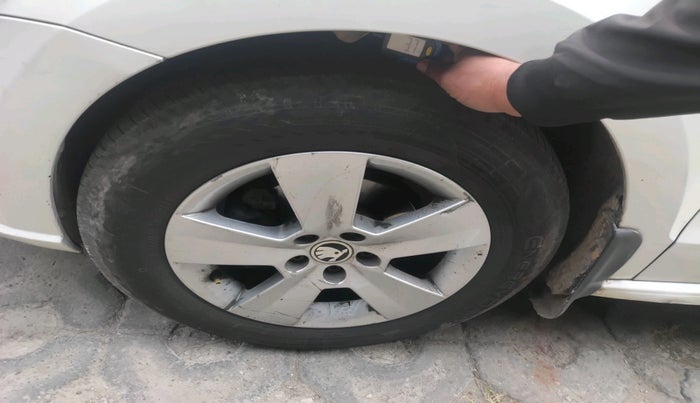 2017 Skoda Rapid AMBITION 1.6 MPI MT, Petrol, Manual, 1,44,148 km, tyre