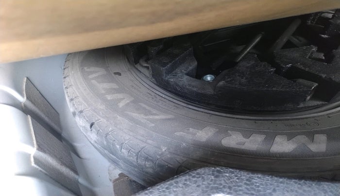 2017 Skoda Rapid AMBITION 1.6 MPI MT, Petrol, Manual, 1,44,148 km, tyre