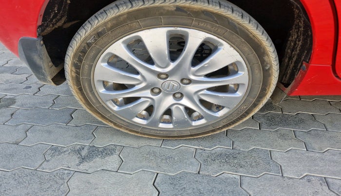 2017 Maruti Baleno ALPHA DIESEL 1.3, Diesel, Manual, 1,54,780 km, tyre