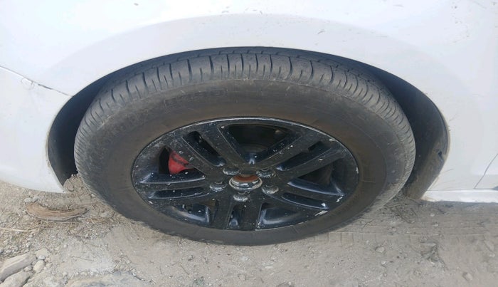 2011 Volkswagen Jetta HIGHLINE TDI, Diesel, Manual, 2,02,204 km, tyre