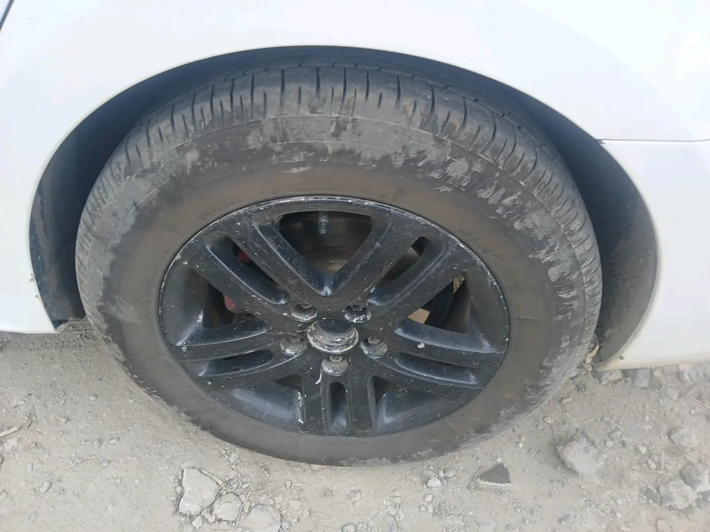 2011 Volkswagen Jetta HIGHLINE TDI, Diesel, Manual, 2,02,204 km, tyre
