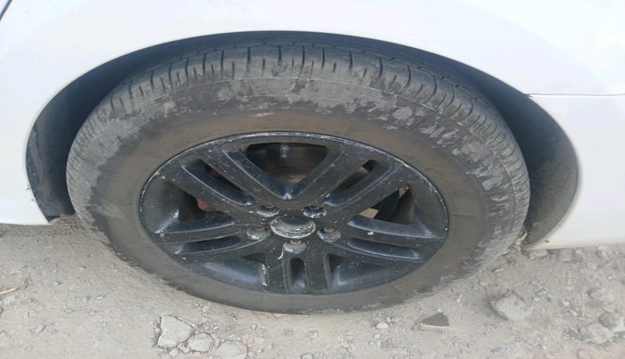 2011 Volkswagen Jetta HIGHLINE TDI, Diesel, Manual, 2,02,204 km, tyre