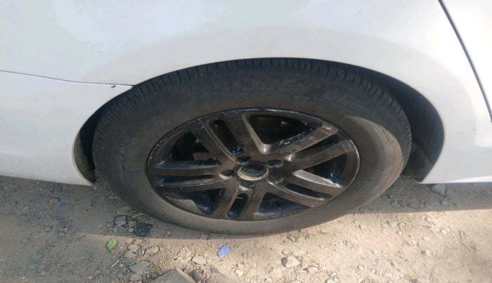 2011 Volkswagen Jetta HIGHLINE TDI, Diesel, Manual, 2,02,204 km, tyre