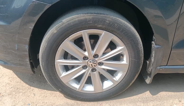 2016 Volkswagen Vento HIGHLINE 1.5 AT, Diesel, Automatic, 1,30,834 km, tyre