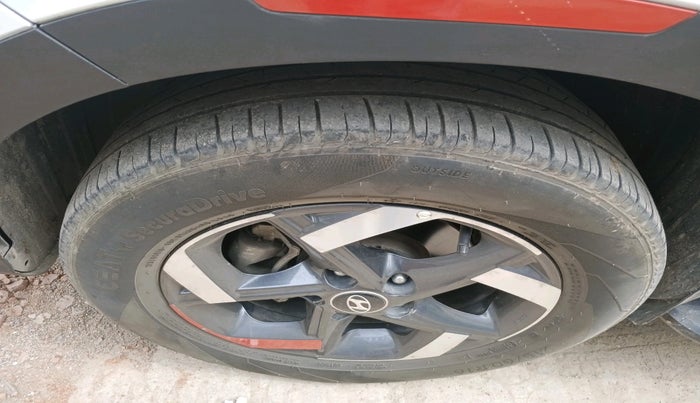 2019 Hyundai VENUE SX 1.0 TURBO, Petrol, Manual, 85,596 km, tyre