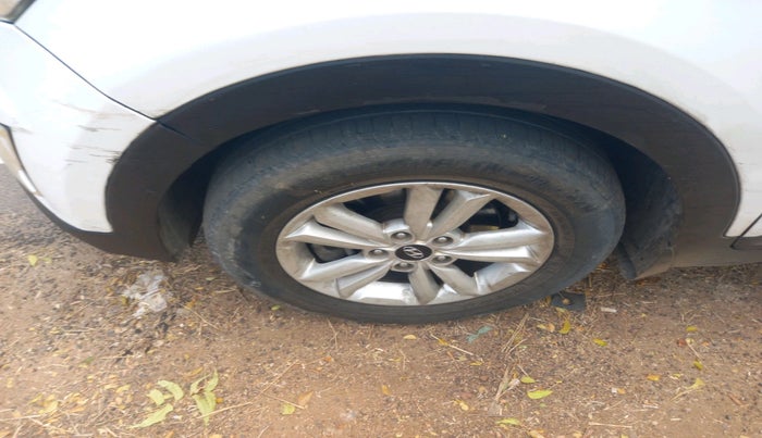 2015 Hyundai Creta SX 1.6 DIESEL, Diesel, Manual, 1,37,446 km, tyre