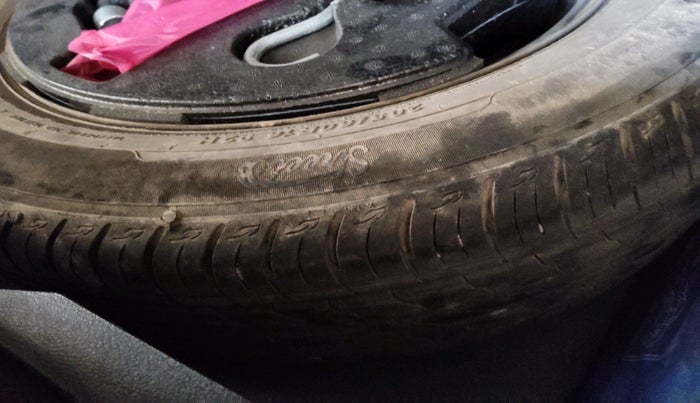 2021 Maruti Vitara Brezza LXI, Petrol, Manual, 32,576 km, tyre