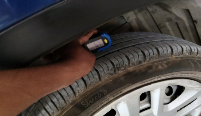 2021 Maruti Vitara Brezza LXI, Petrol, Manual, 32,576 km, tyre